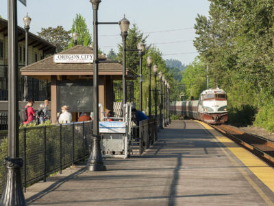 A train arriving at Oregon City Station.